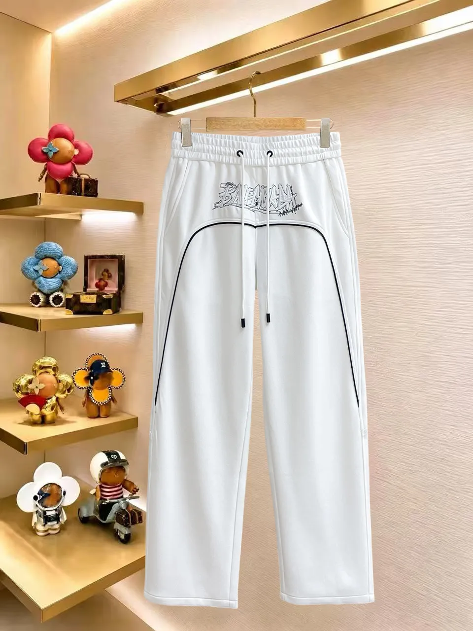 Balenciaga [High Version] 2026 Autumn and Winter latest products, available at counters at the same time, Original product, fashionable casual trousers and casual trousers, using imported original fabrics, top-grade embroidery 🪡 craft letter pattern logo, original hardware accessories decoration, simple yet fashionable, fashionable and handsome upper body, Sizes: M-3XL